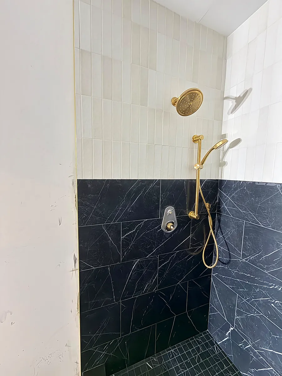 Continuous grout lines across two planes