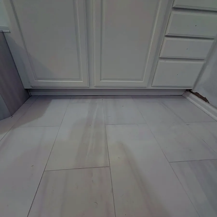 Wood-look plank tile, staggered layout