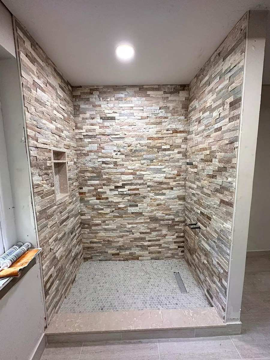 Ledger panels wrapped around three walls