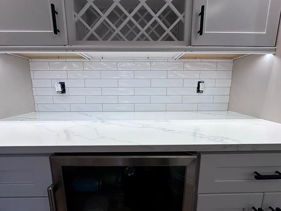 Quartz counter meeting a straight-set field